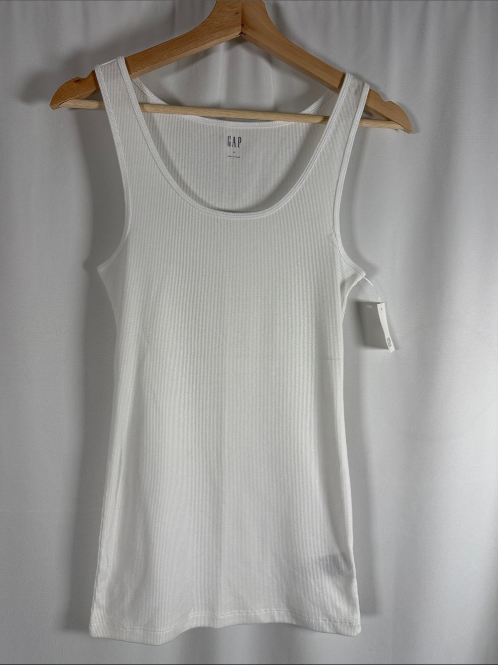 GAP White Ribbed Tank Top - Scoop Neck